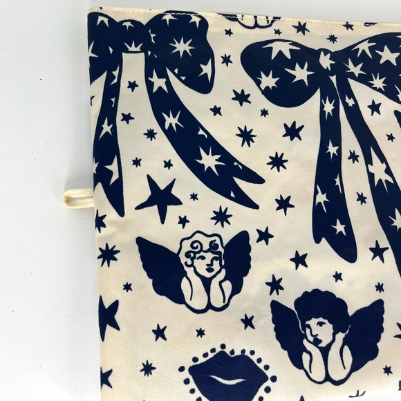 Baggu Spring 2024 Cream & Navy Cherub Bow Pattern Large Go Pouch NWOT - Picture 3 of 8